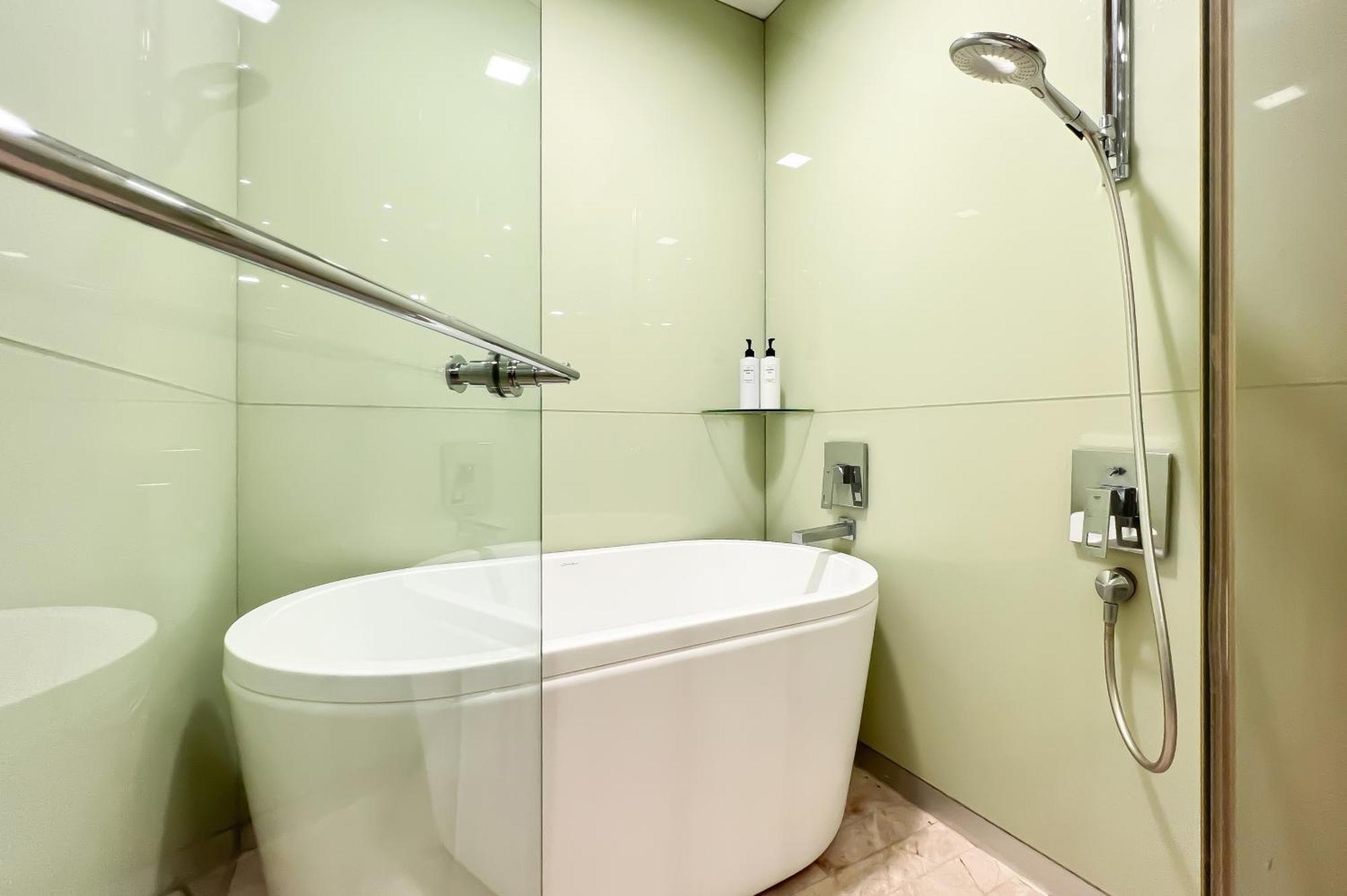 Soho Suites Klcc By Leala Куала Лумпур Екстериор снимка